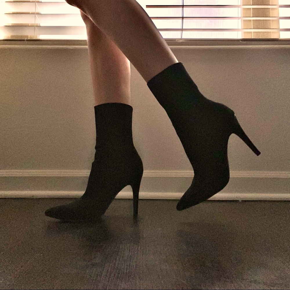 Point toe 4in sock boot stilettos in black